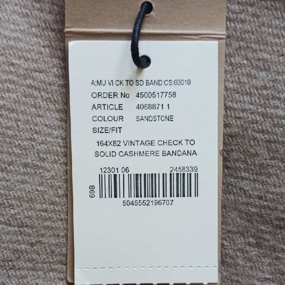 Burberry Plaid Fringe Shawl, Brand New Withv Tags. 100% Authentic - Picture 4 of 6